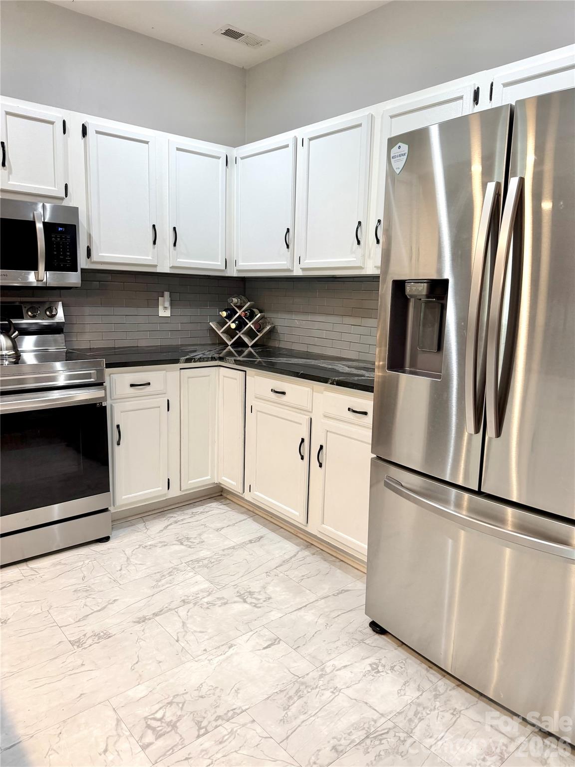 4015 Thistledown Court #8 — Charlotte