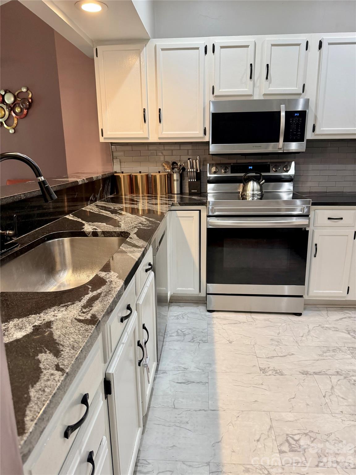 4015 Thistledown Court #8 — Charlotte