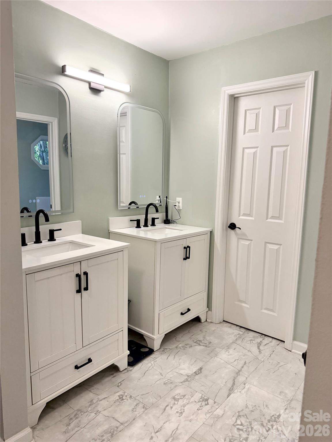 4015 Thistledown Court #8 — Charlotte