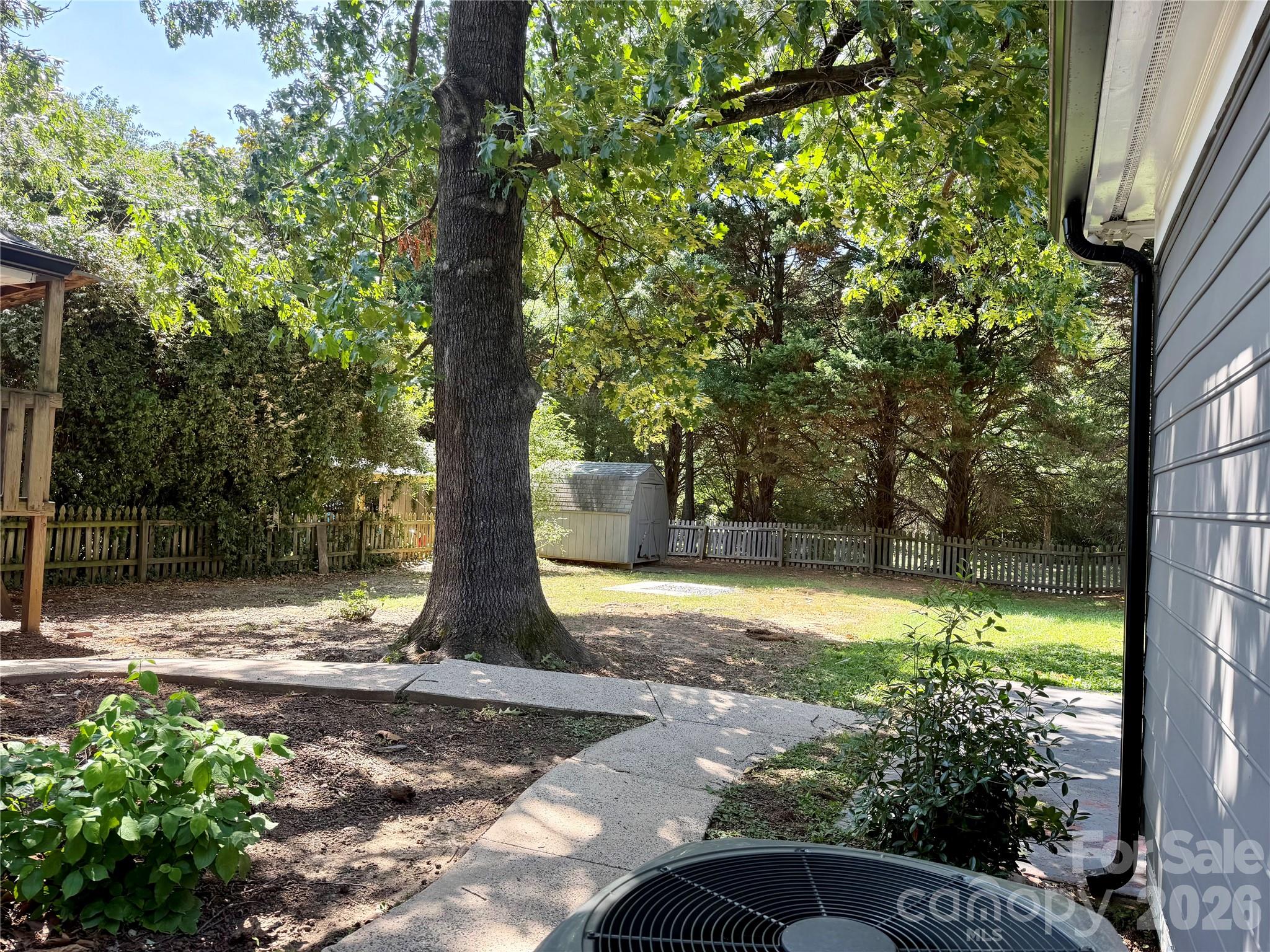 4015 Thistledown Court #8 — Charlotte