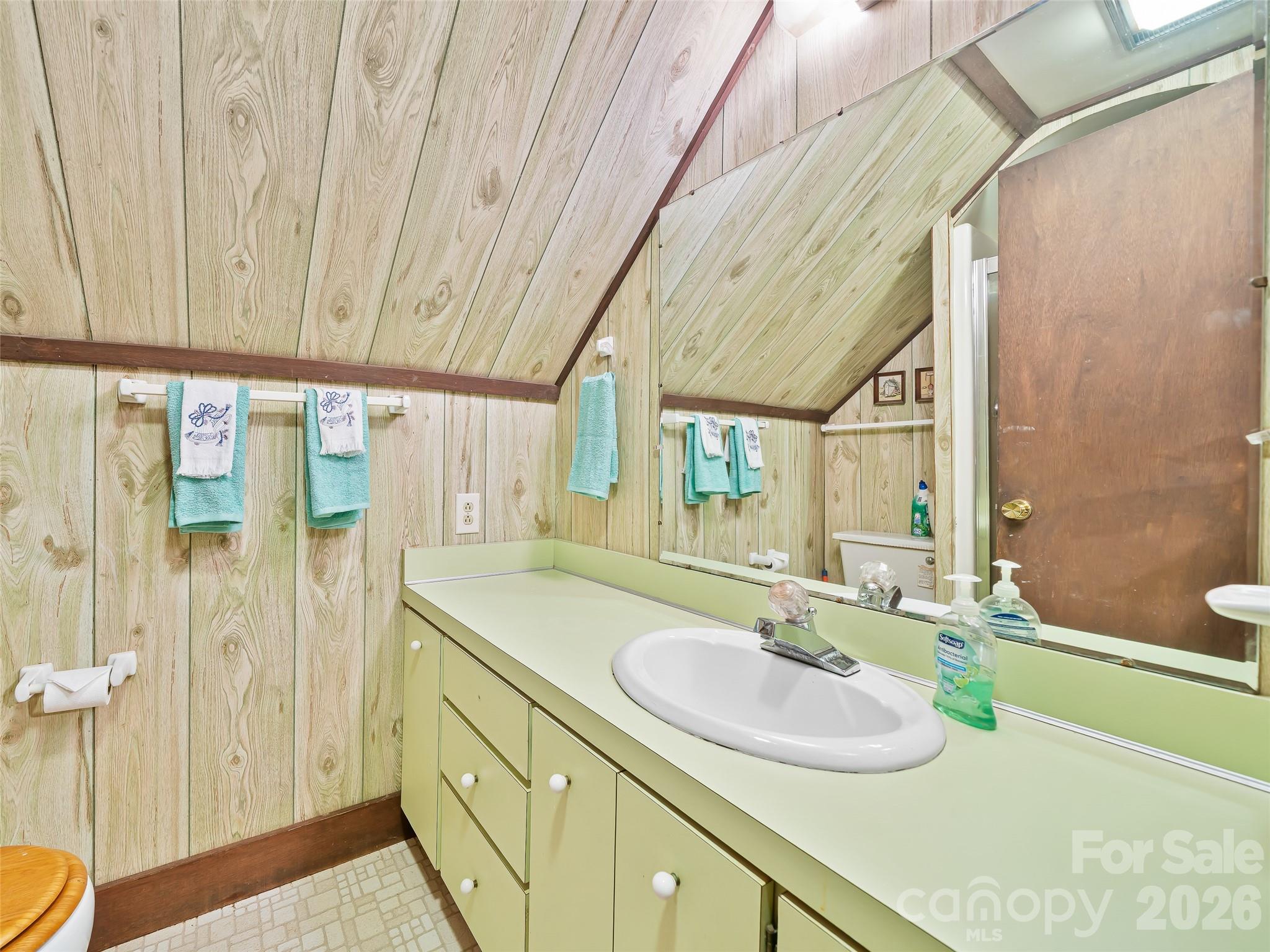 552 N Fork Road — Burnsville