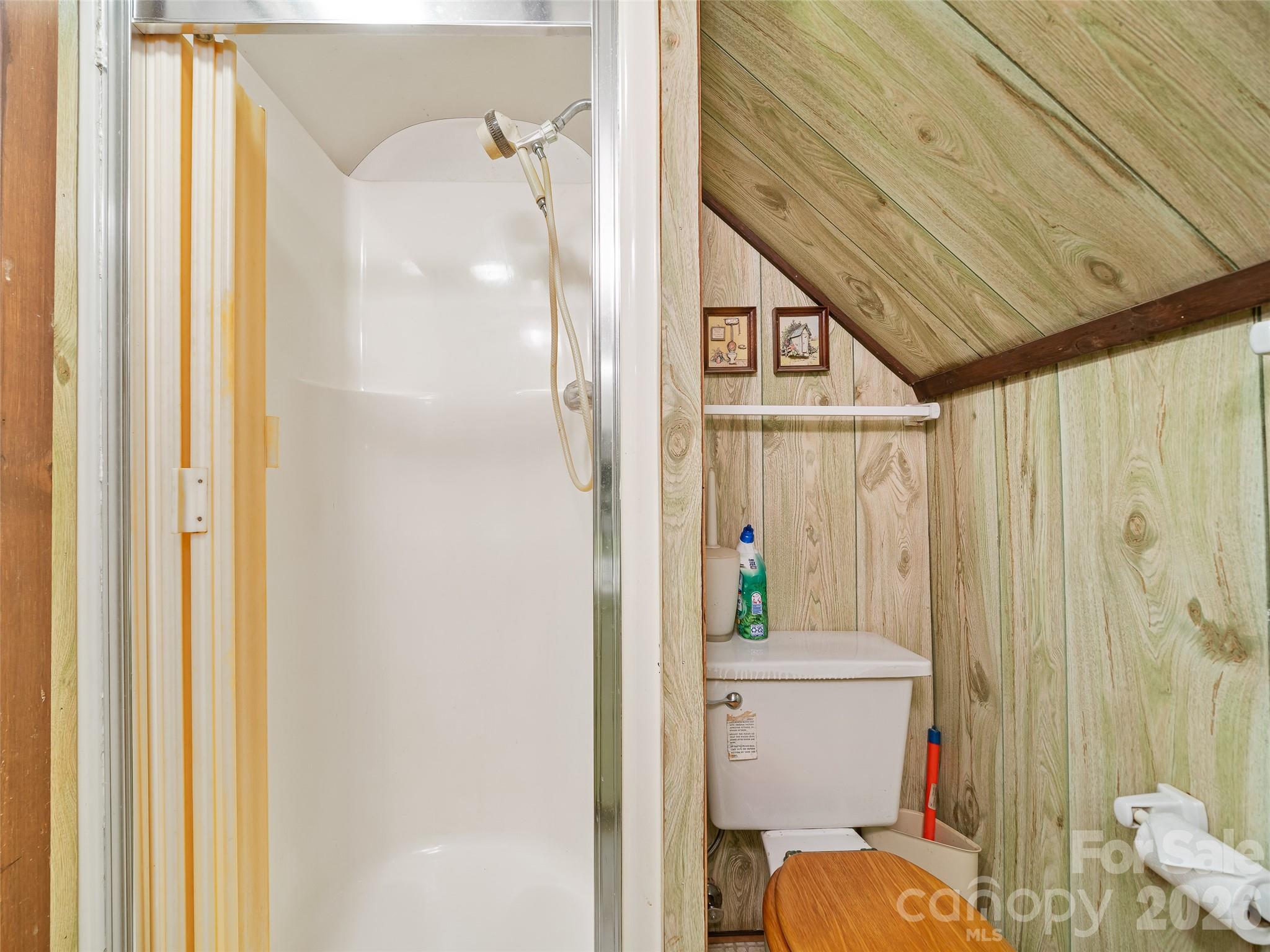 552 N Fork Road — Burnsville