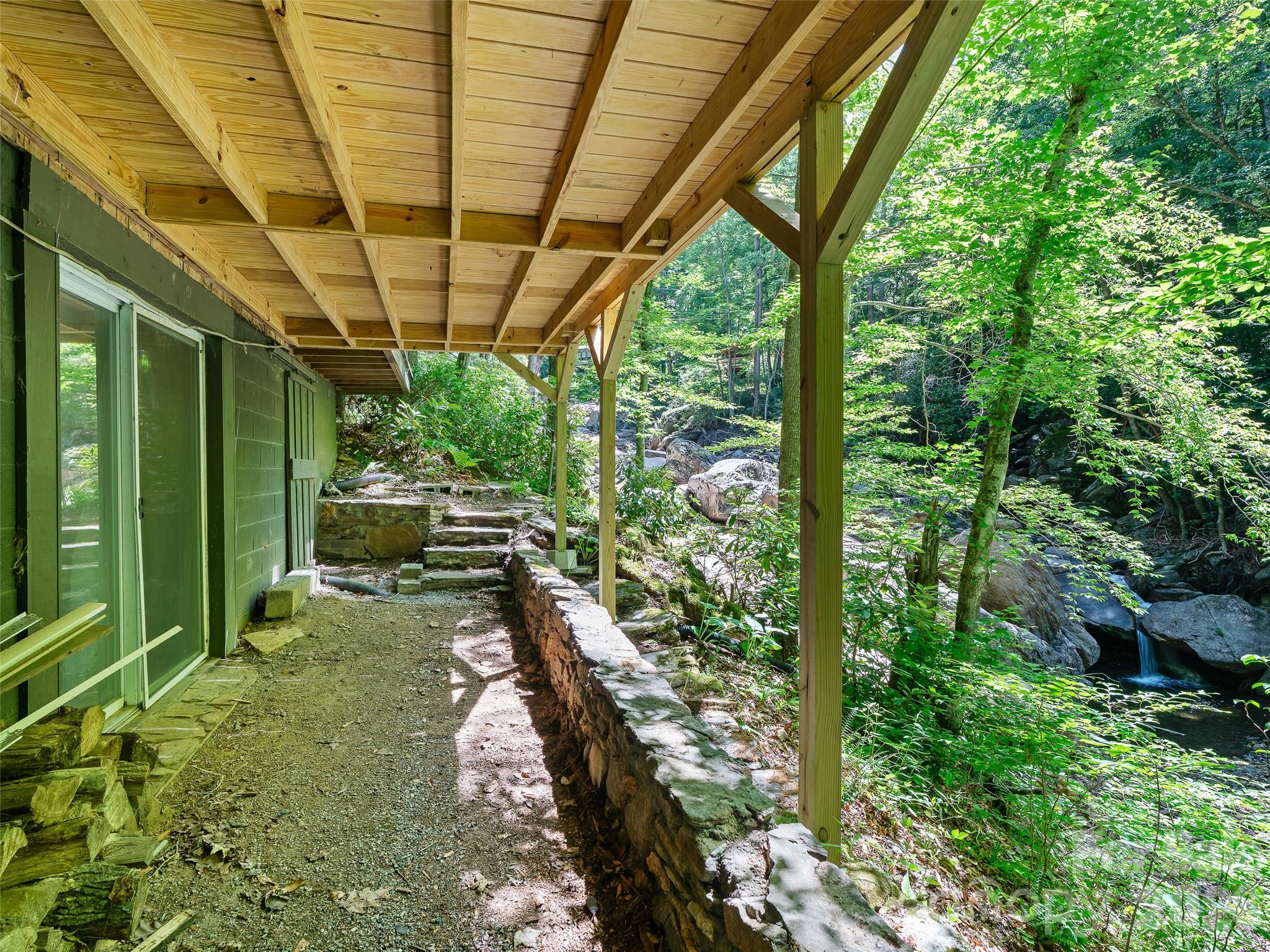 552 N Fork Road — Burnsville