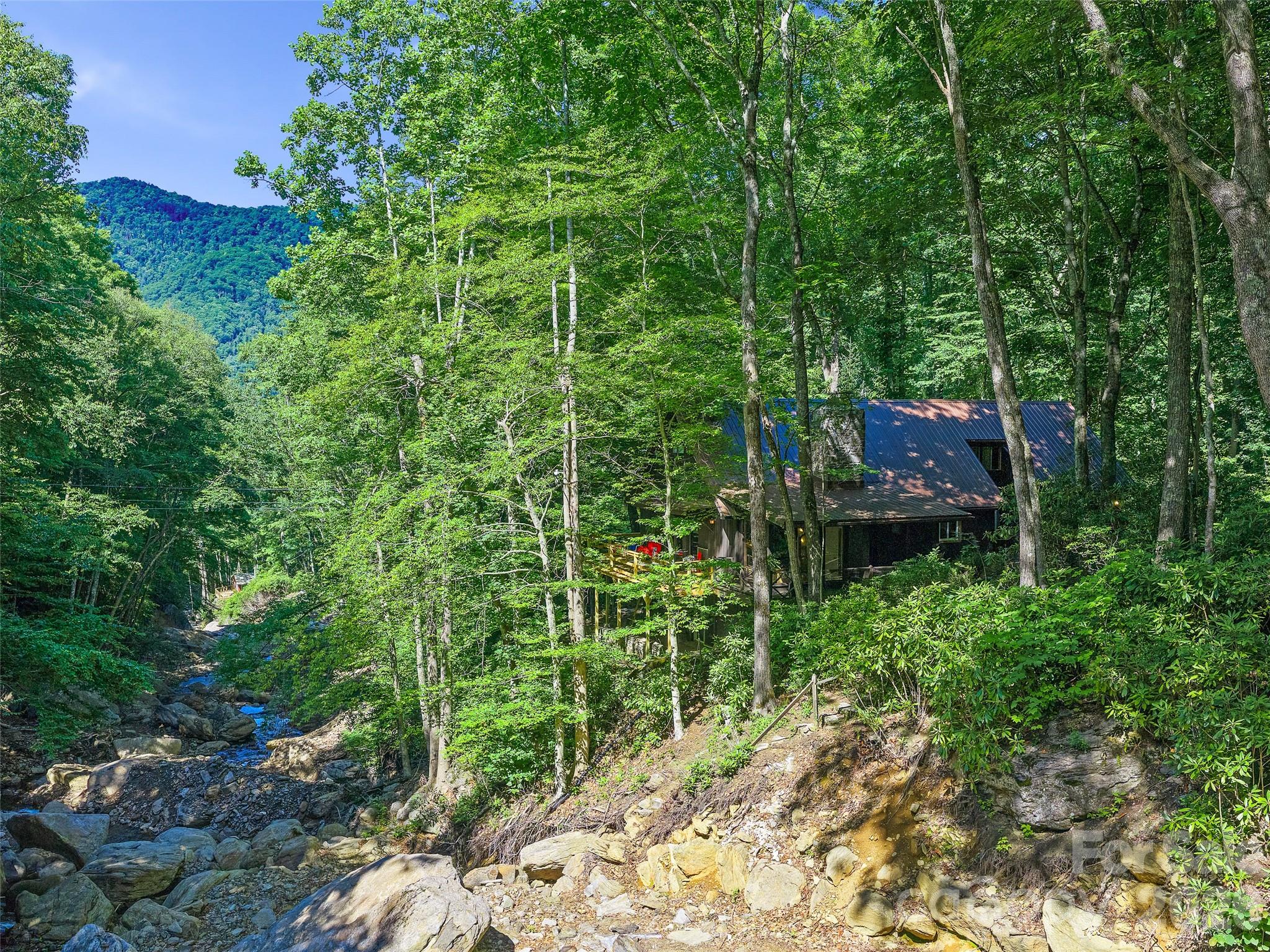 552 N Fork Road — Burnsville