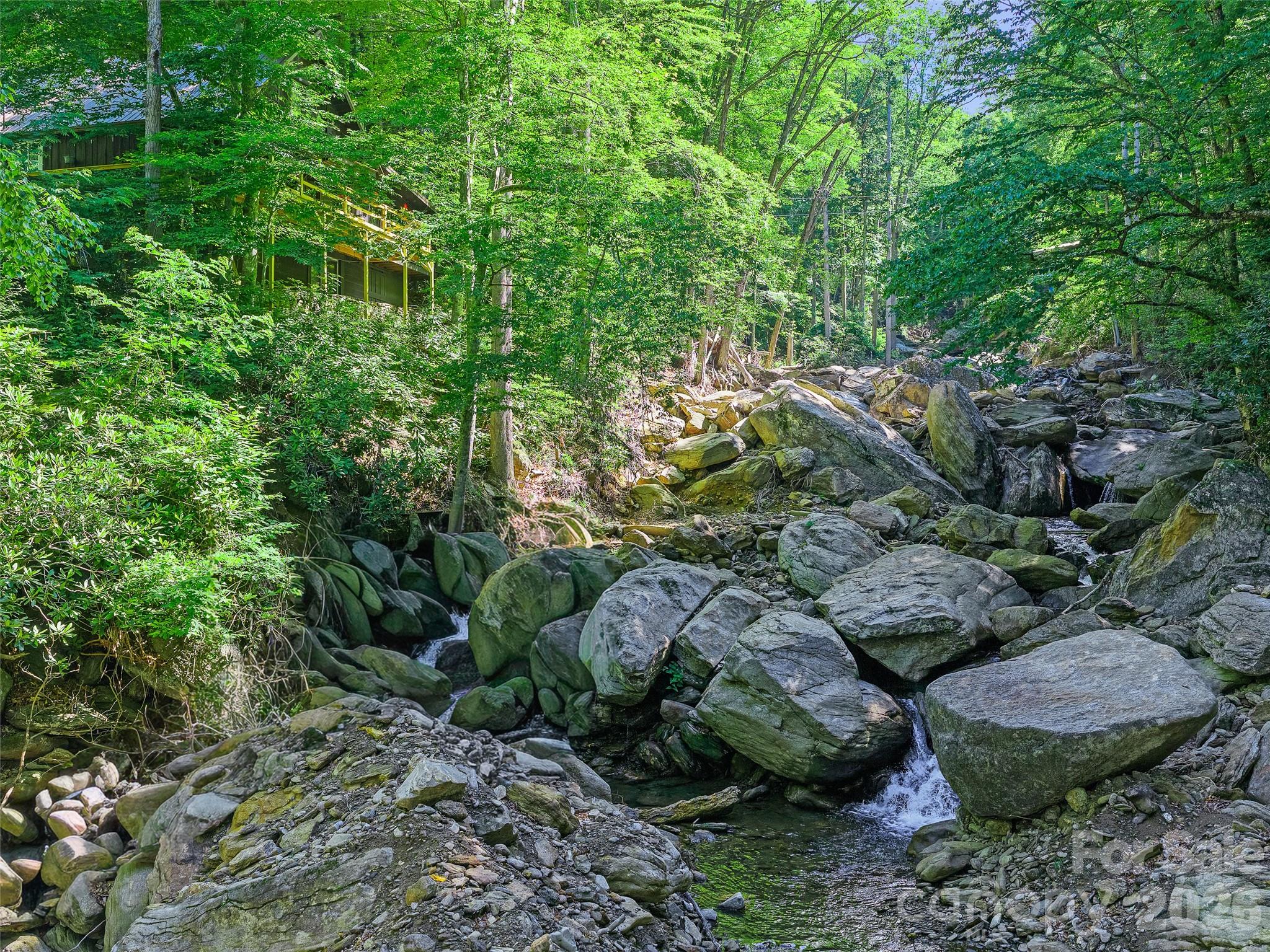 552 N Fork Road — Burnsville