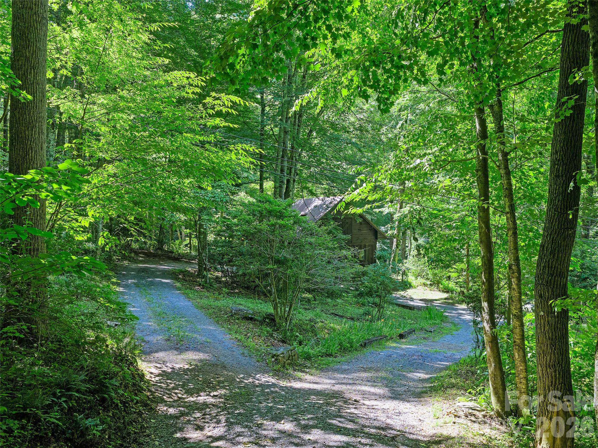 552 N Fork Road — Burnsville