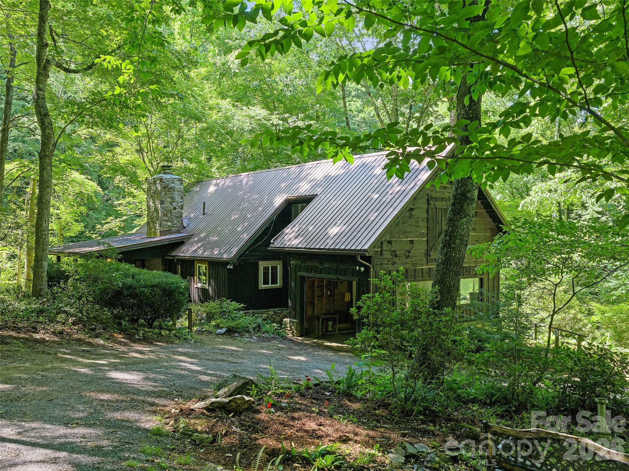 552 N Fork Road — Burnsville