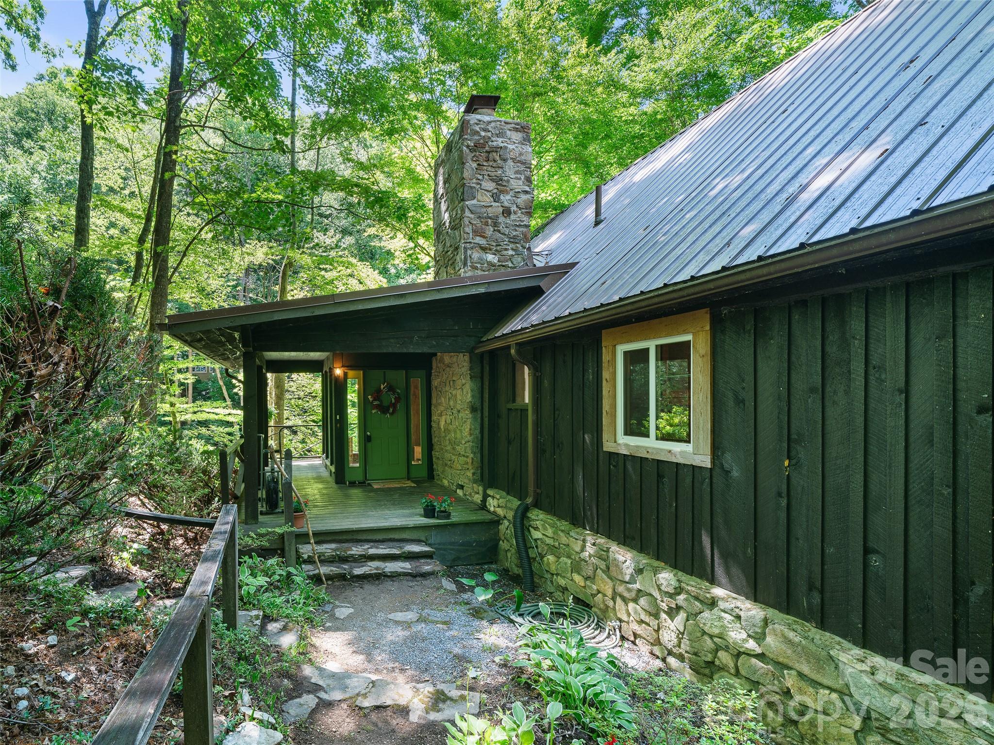552 N Fork Road — Burnsville