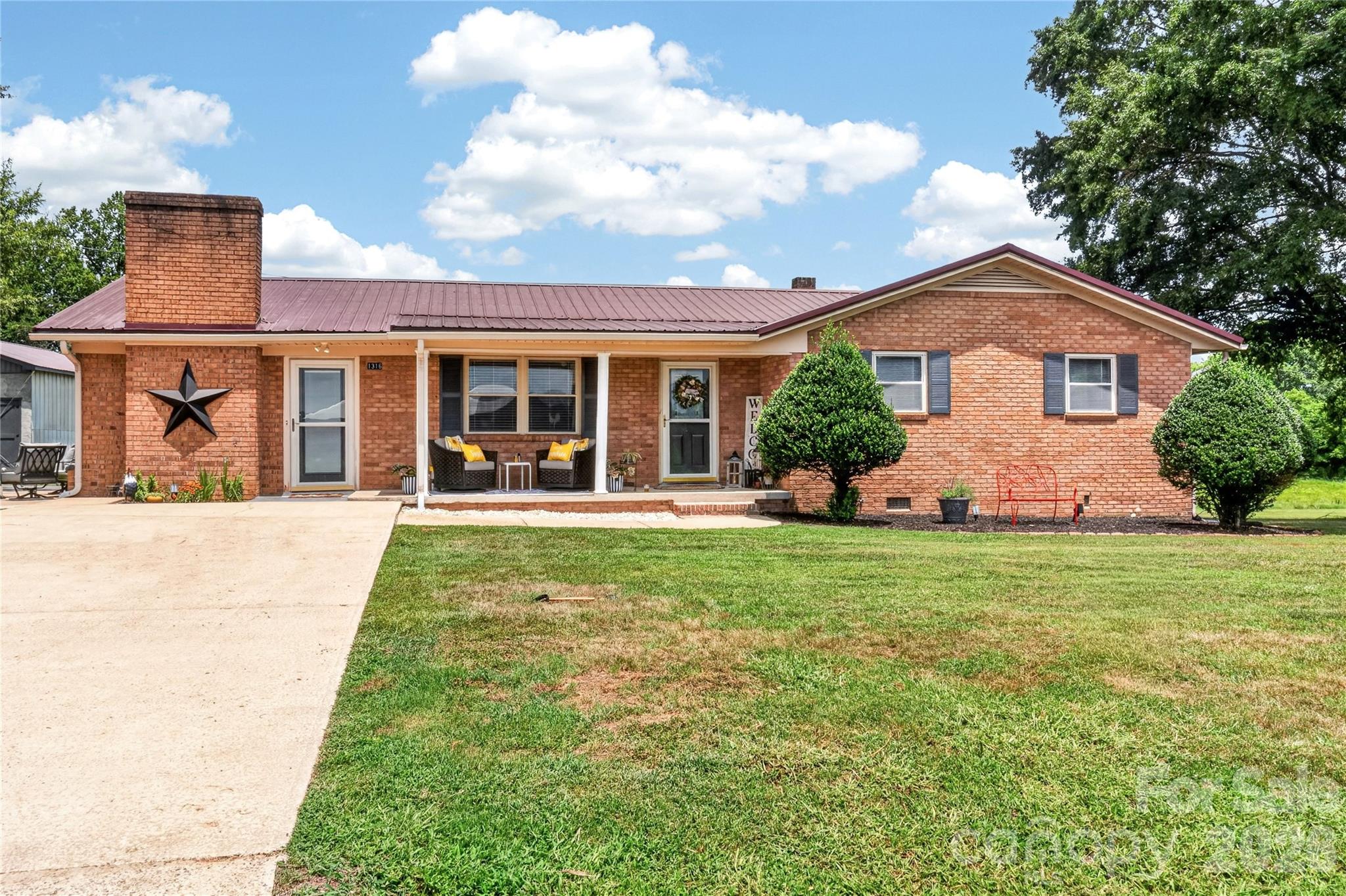1316 Drumstand Road — Stony Point