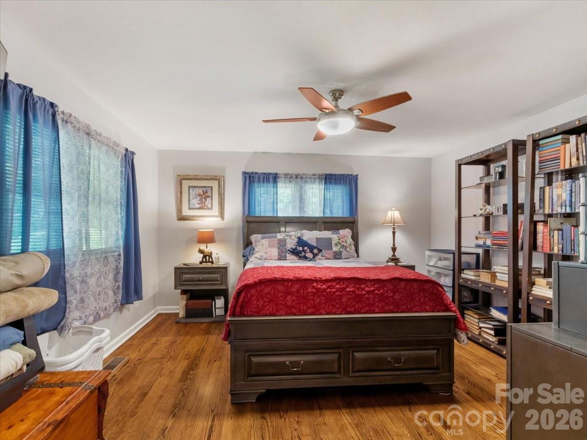 2 Ray Road — Weaverville