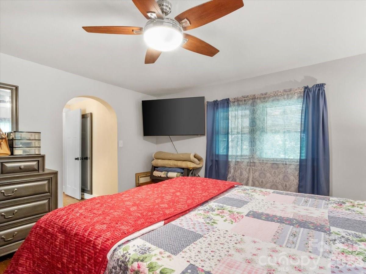 2 Ray Road — Weaverville