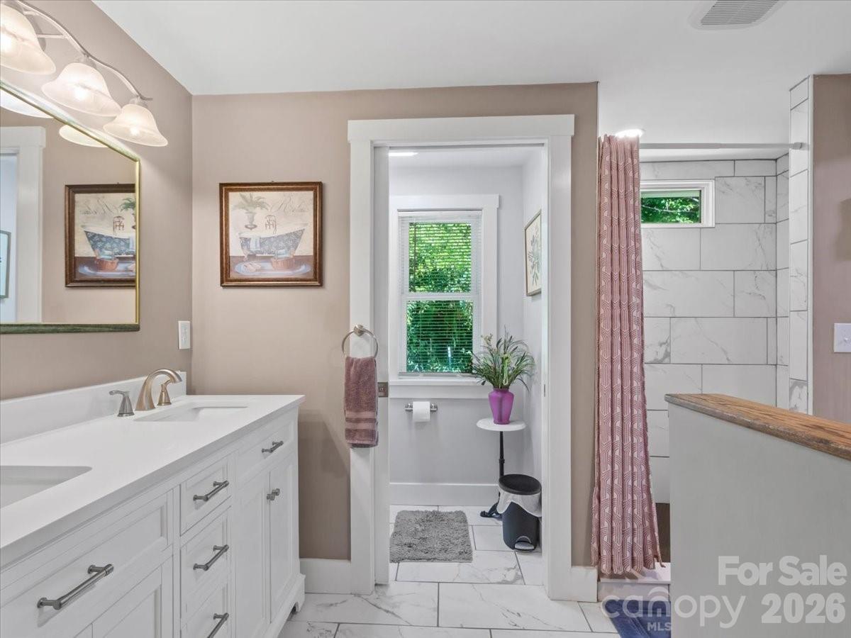 2 Ray Road — Weaverville