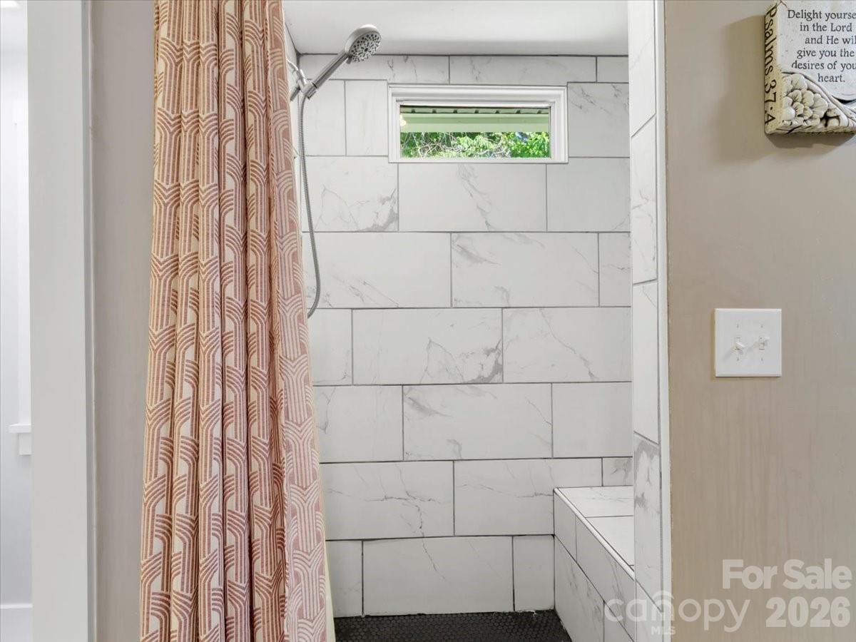 2 Ray Road — Weaverville