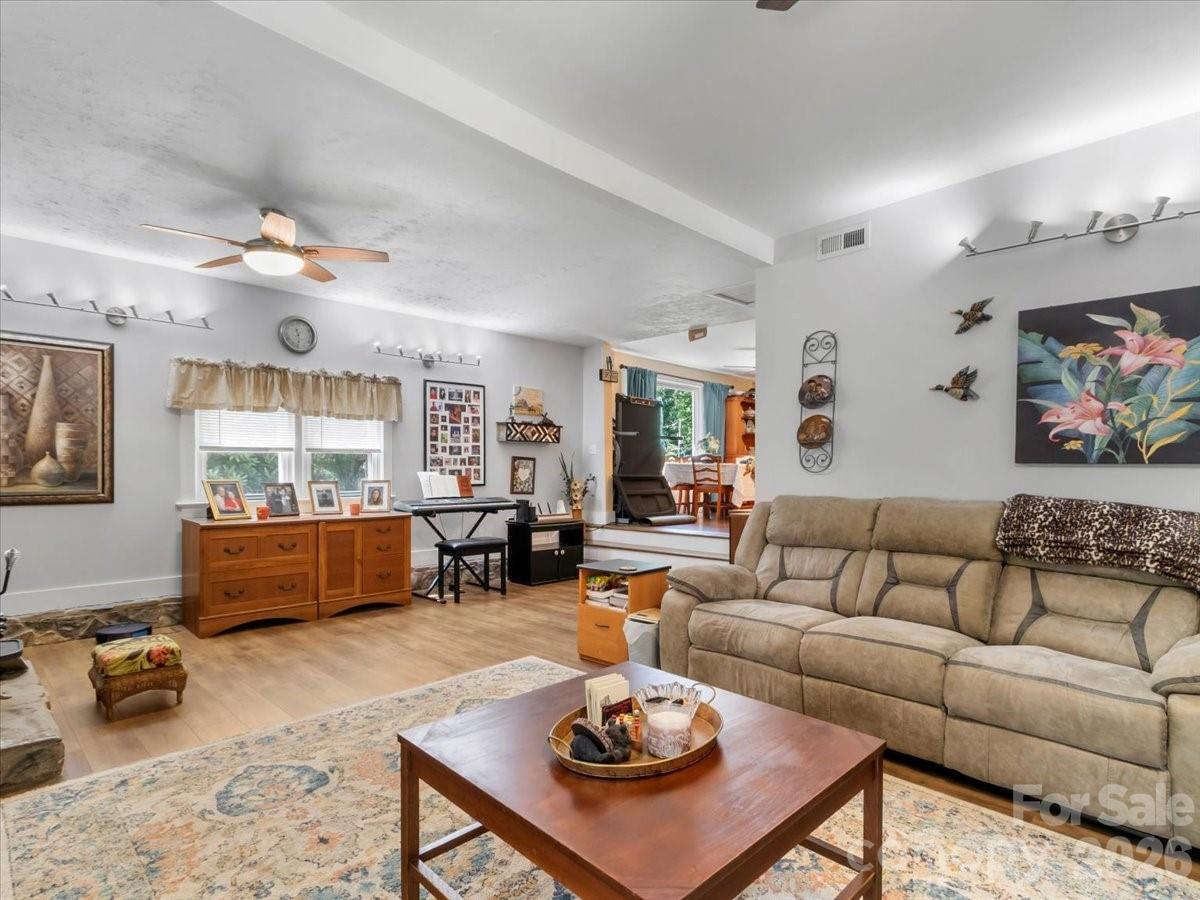 2 Ray Road — Weaverville