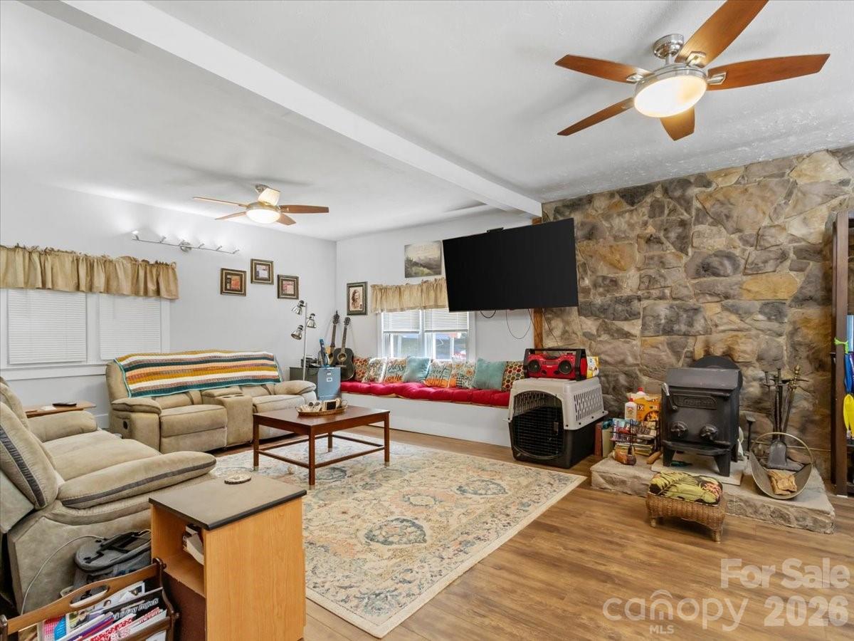 2 Ray Road — Weaverville