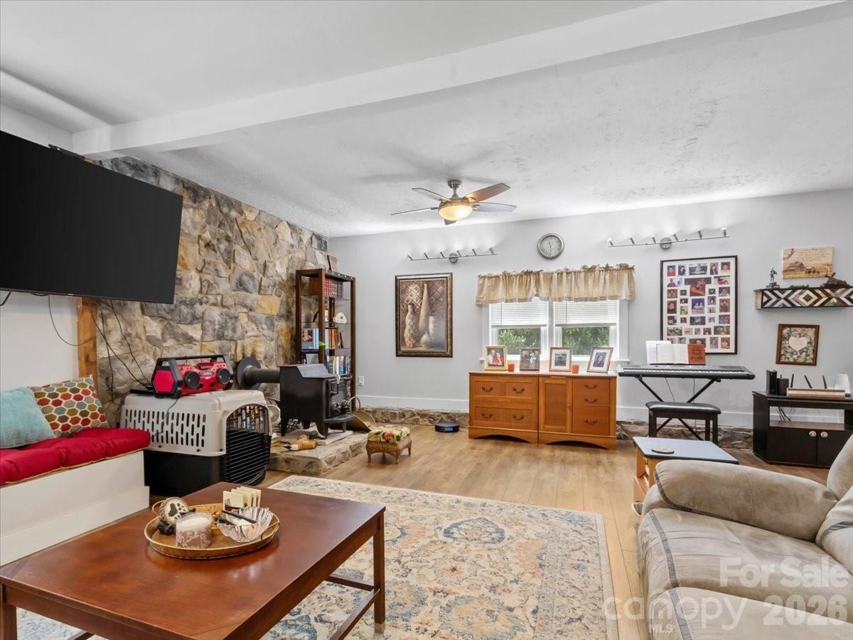 2 Ray Road — Weaverville