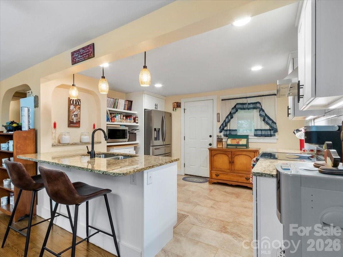 2 Ray Road — Weaverville