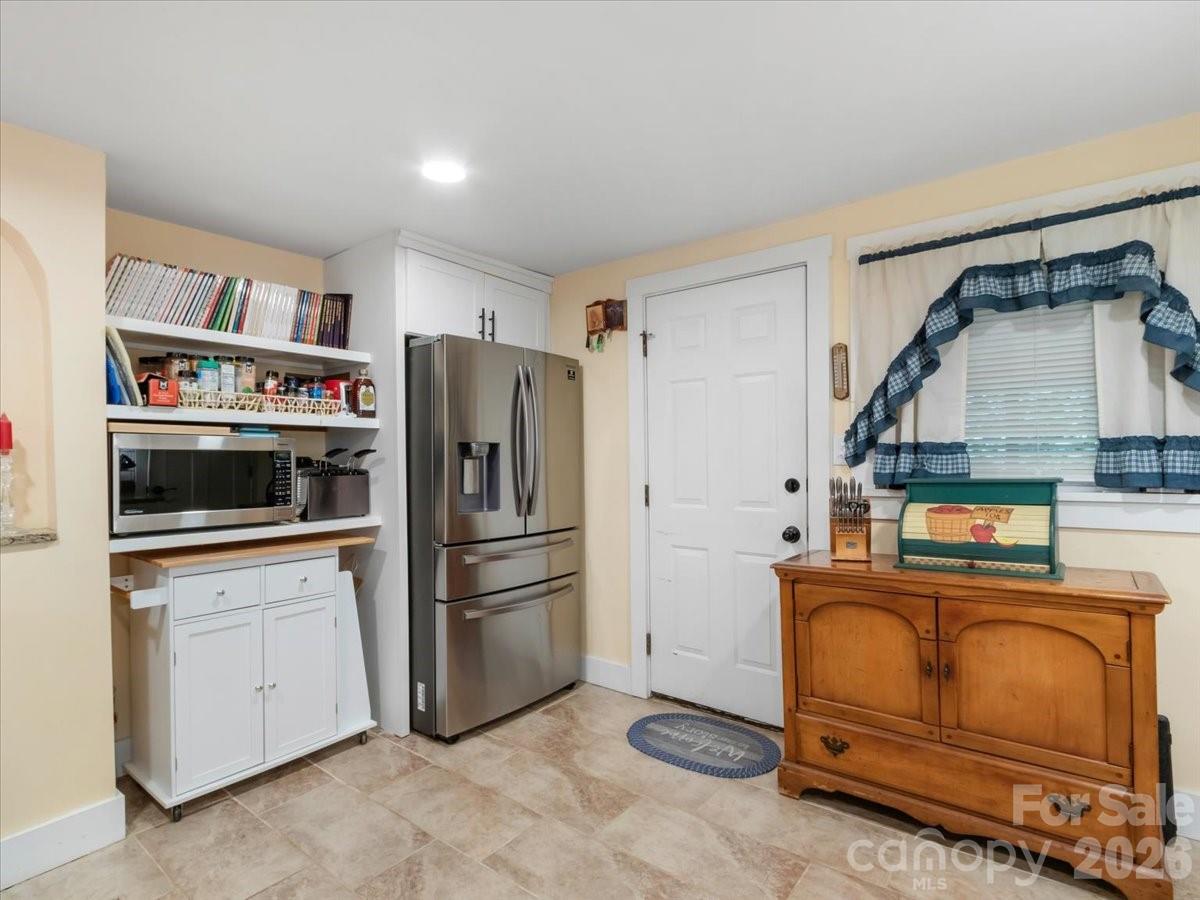 2 Ray Road — Weaverville