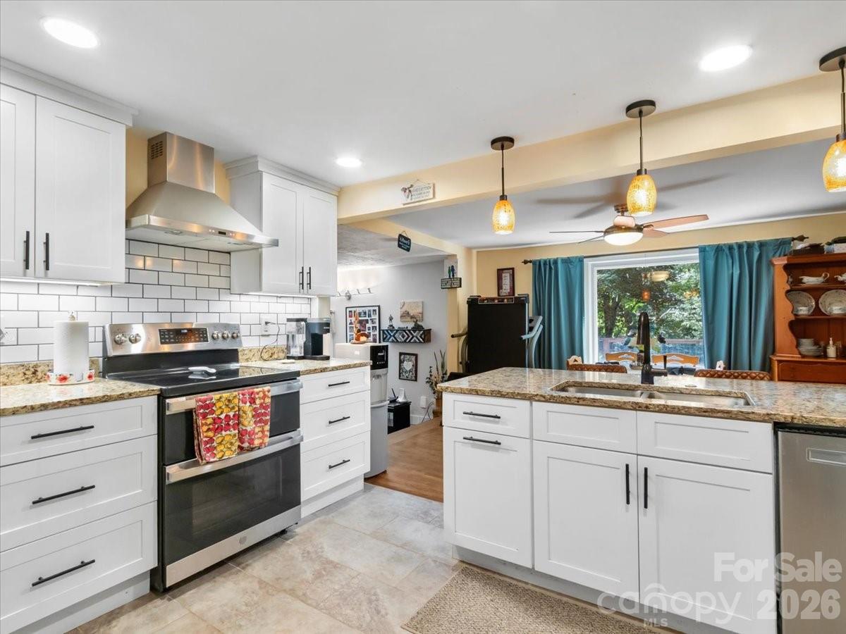2 Ray Road — Weaverville