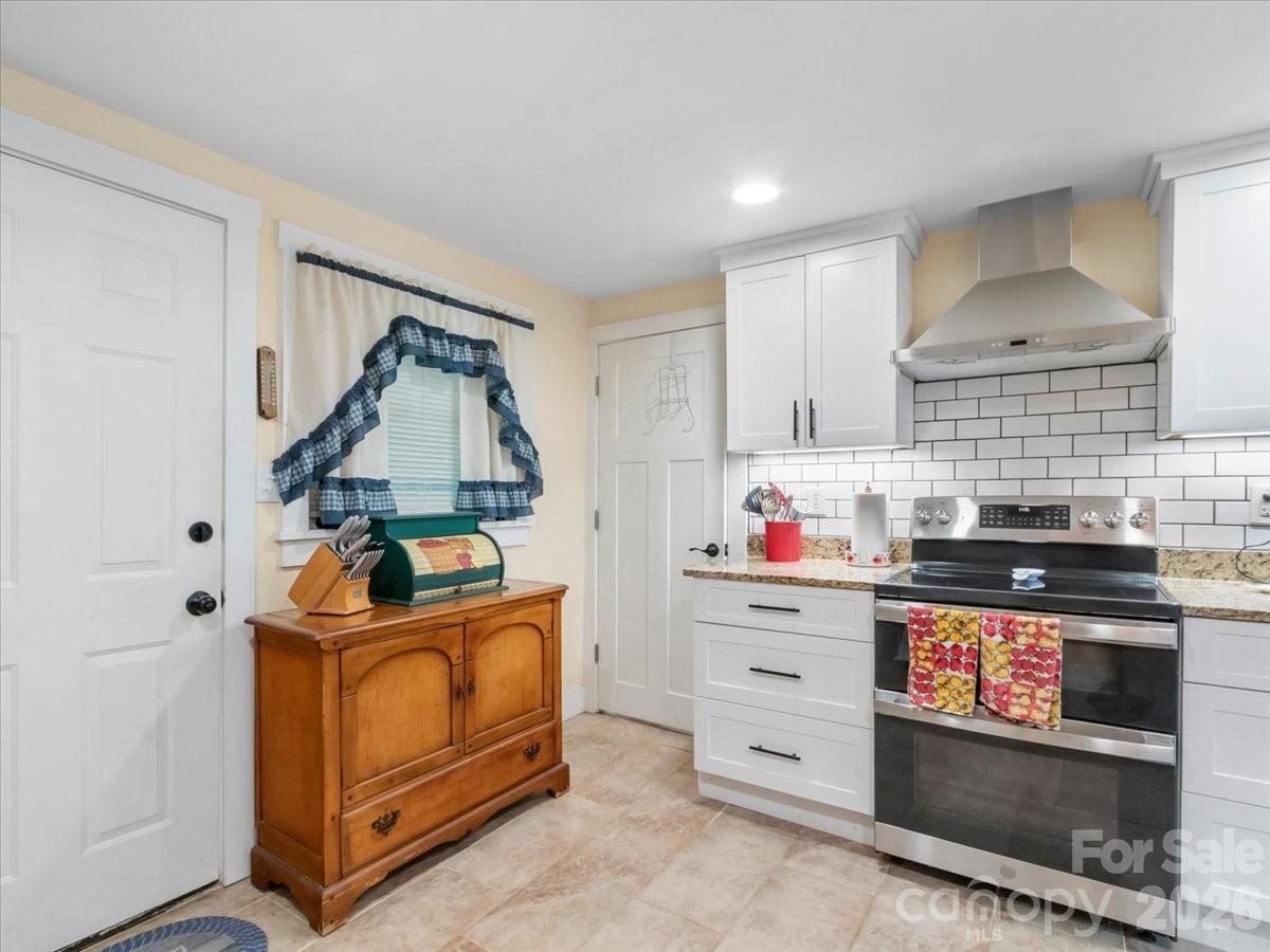 2 Ray Road — Weaverville