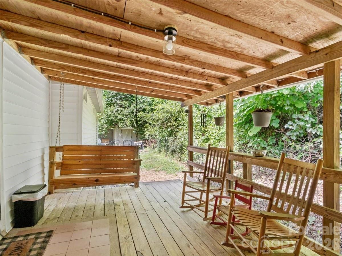 2 Ray Road — Weaverville