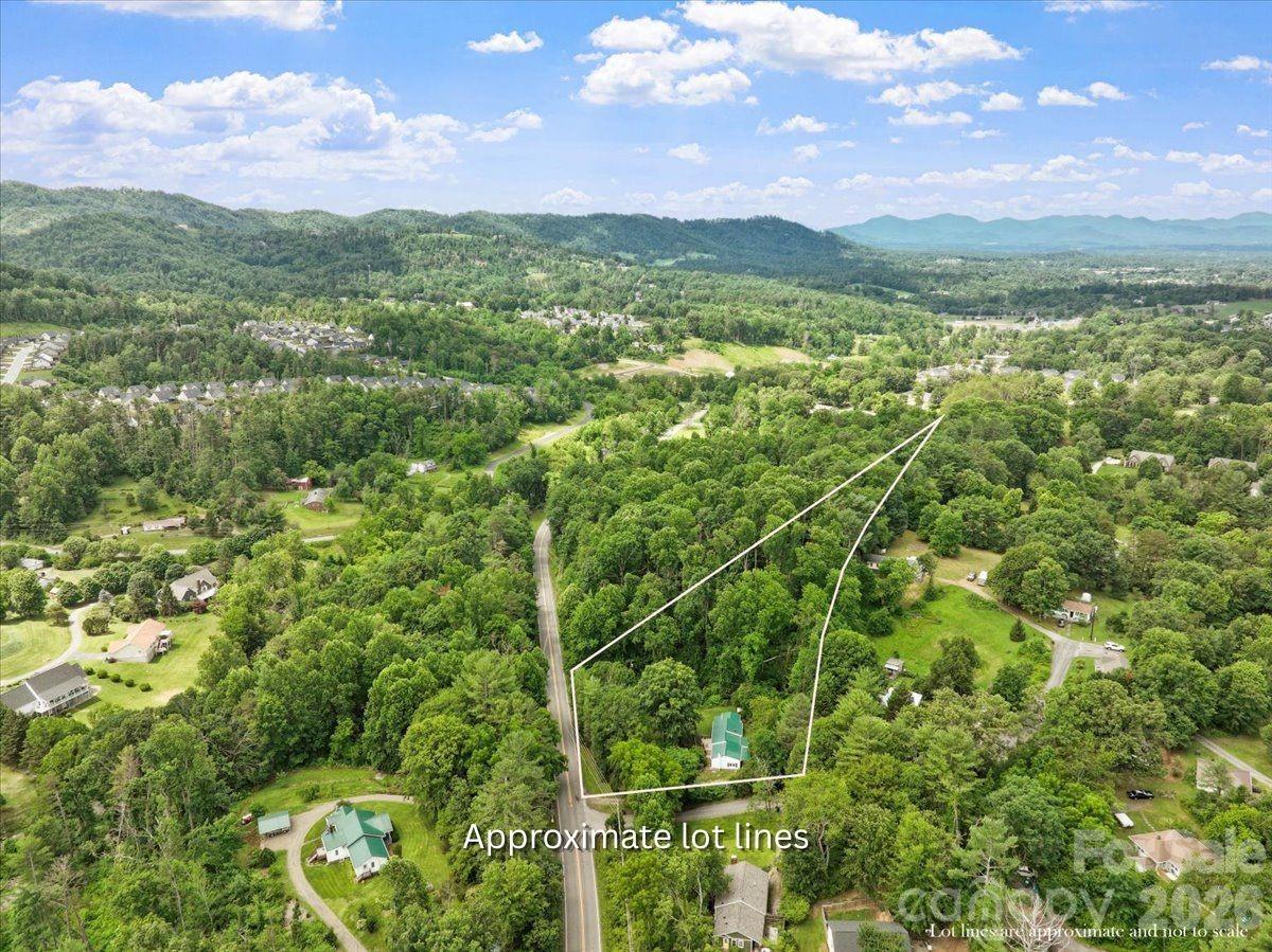 2 Ray Road — Weaverville