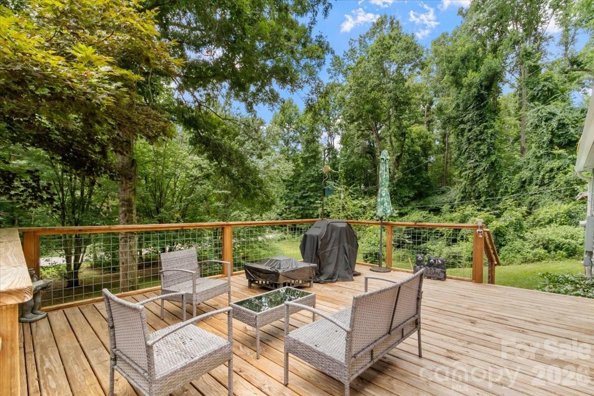 2 Ray Road — Weaverville