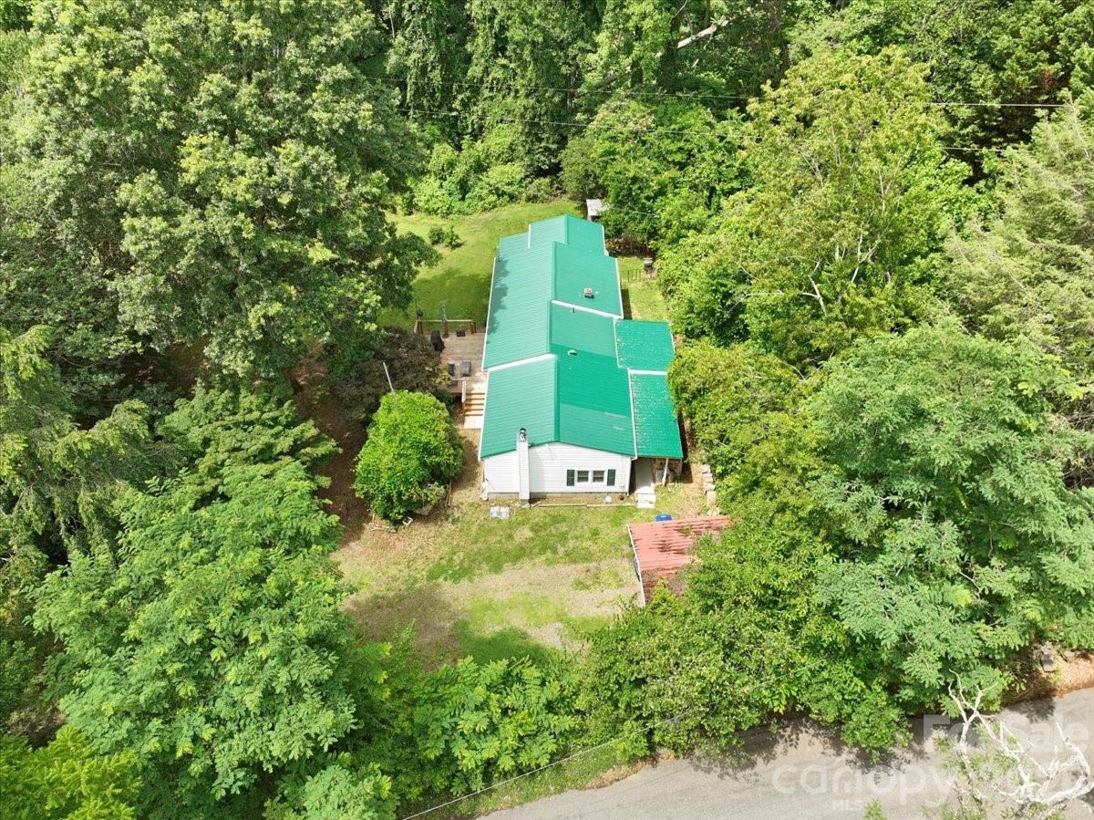 2 Ray Road — Weaverville
