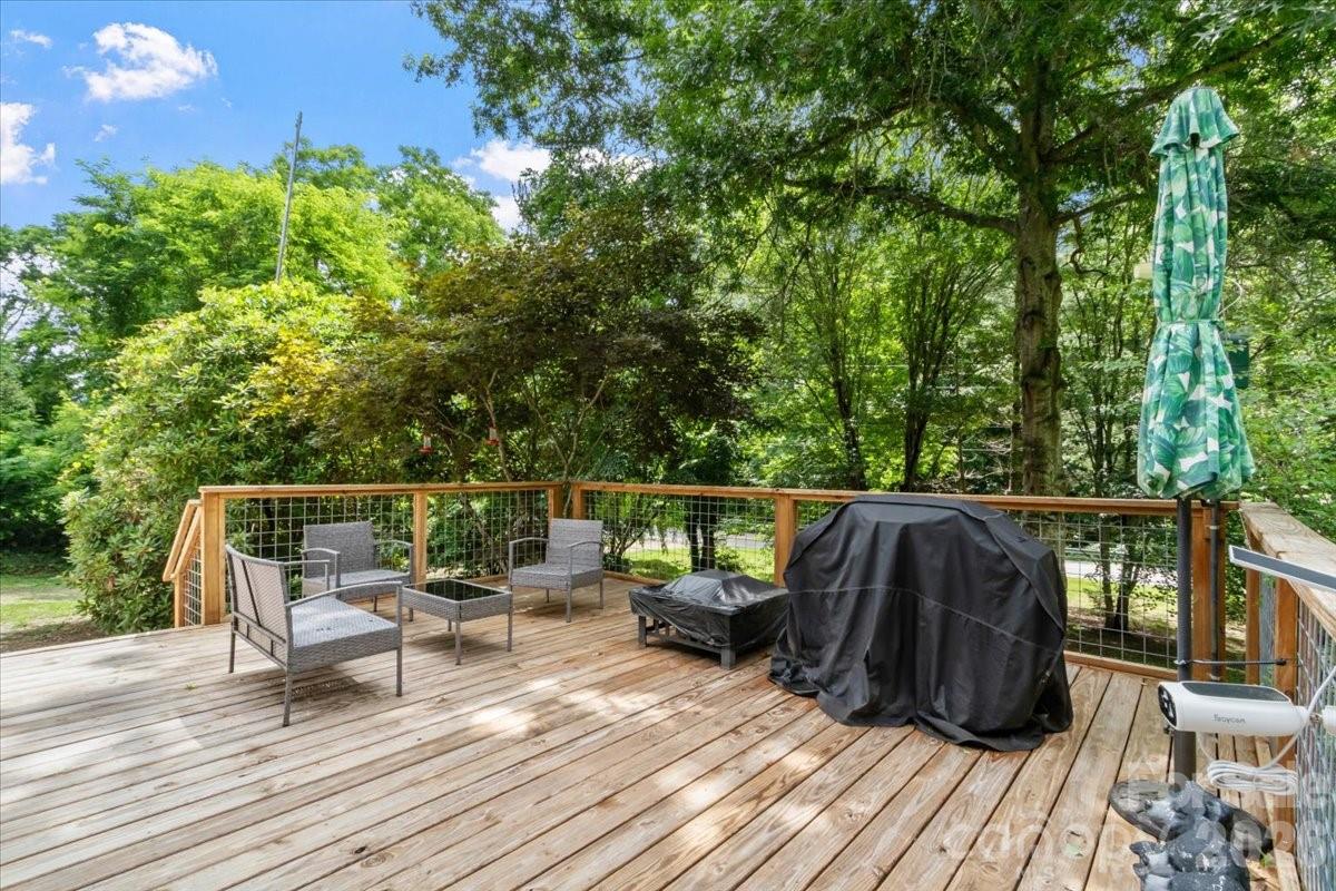 2 Ray Road — Weaverville
