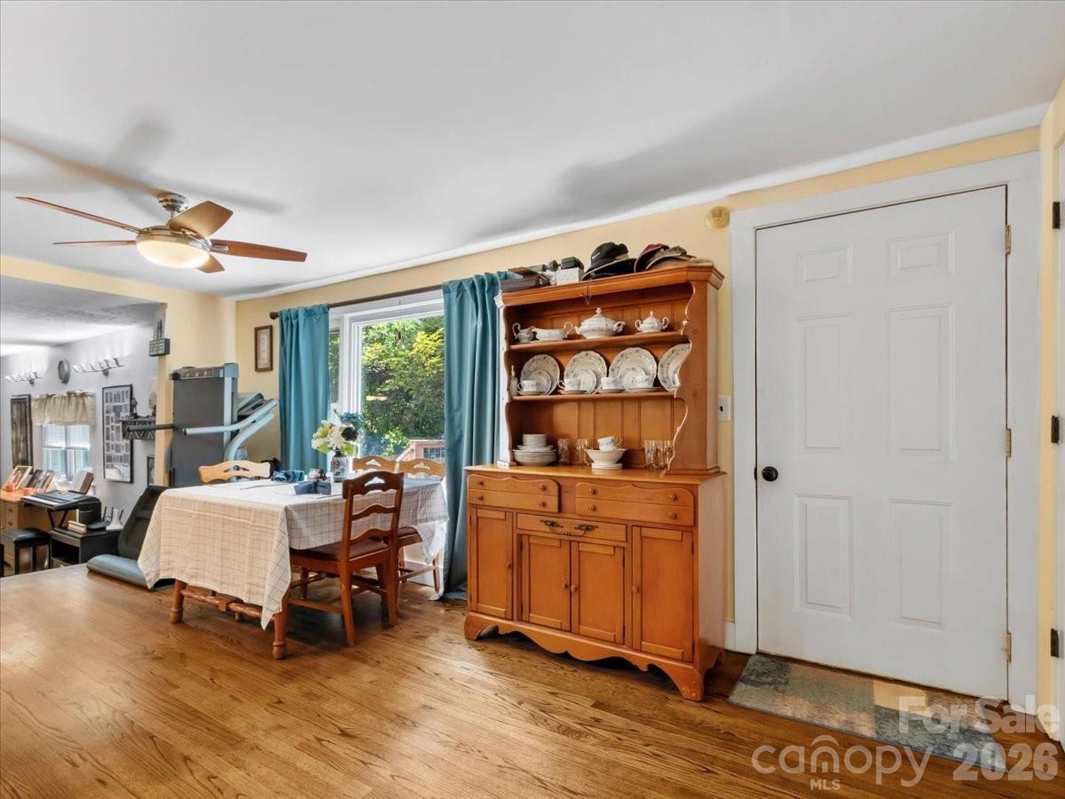 2 Ray Road — Weaverville