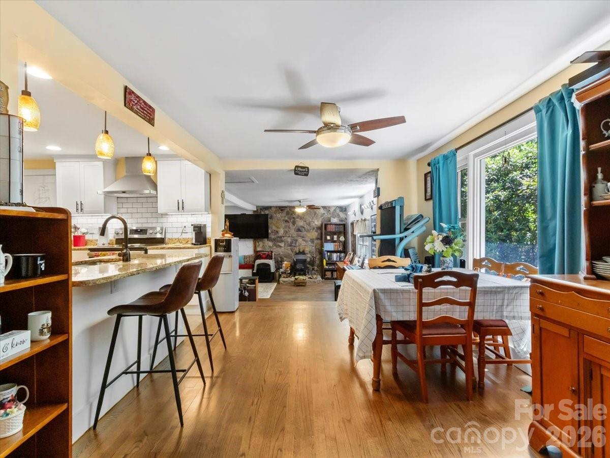 2 Ray Road — Weaverville