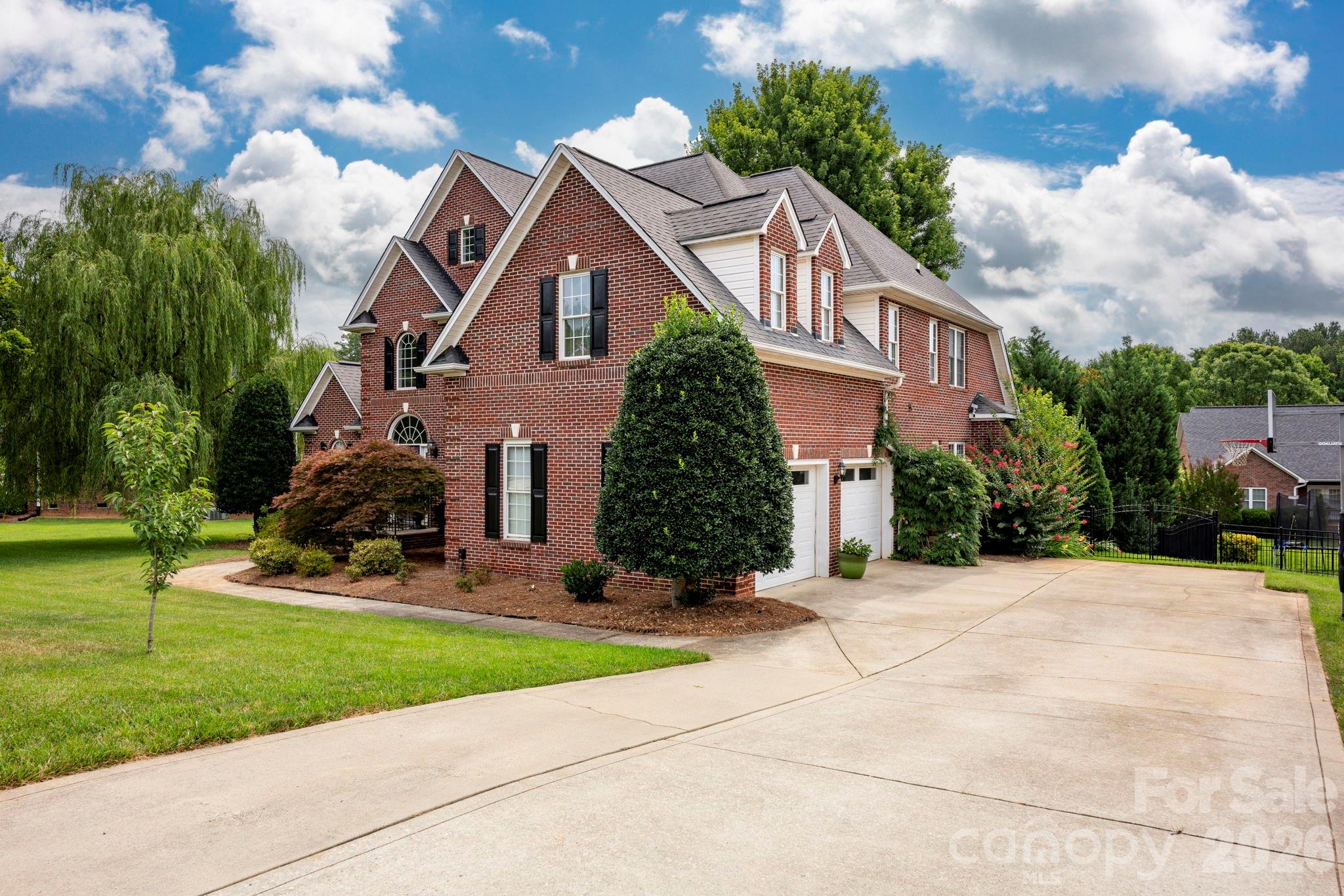 5523 Weavers Row — Gastonia