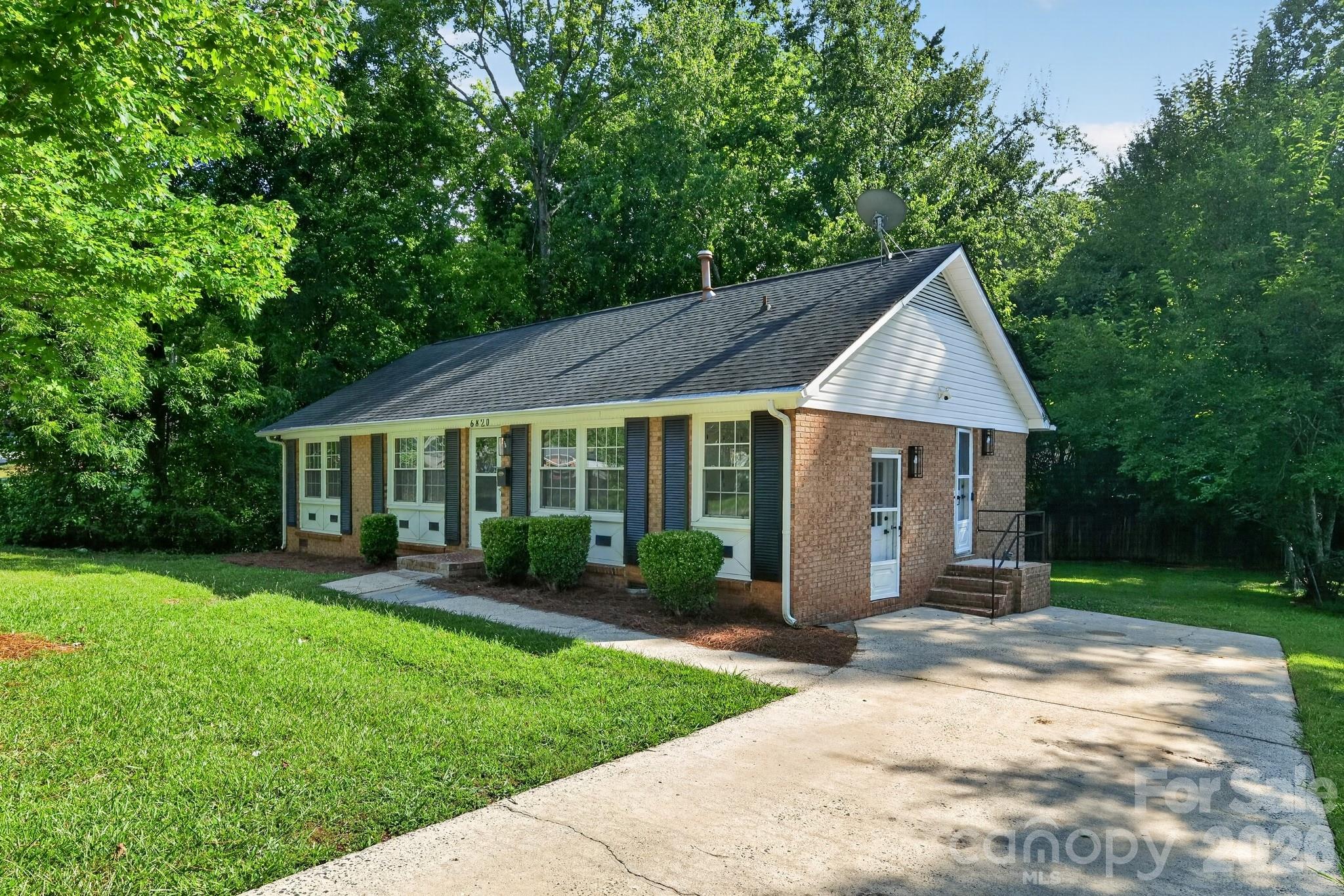 6820 Barrington Drive — Charlotte