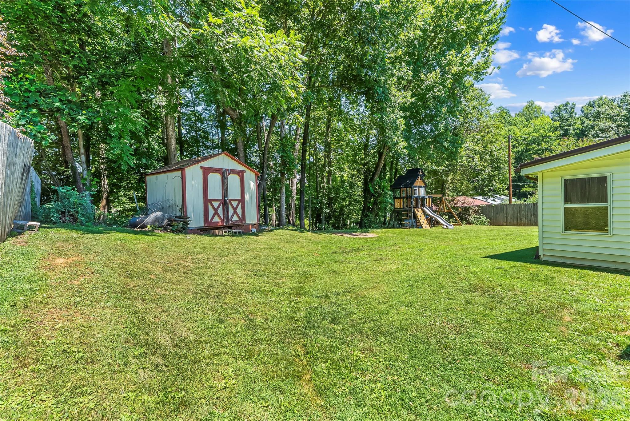 118 Hoover Street NW — Lenoir