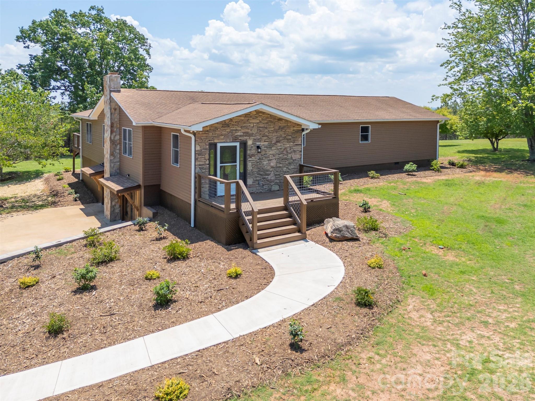 5732 S Nc 9 Highway — Tryon