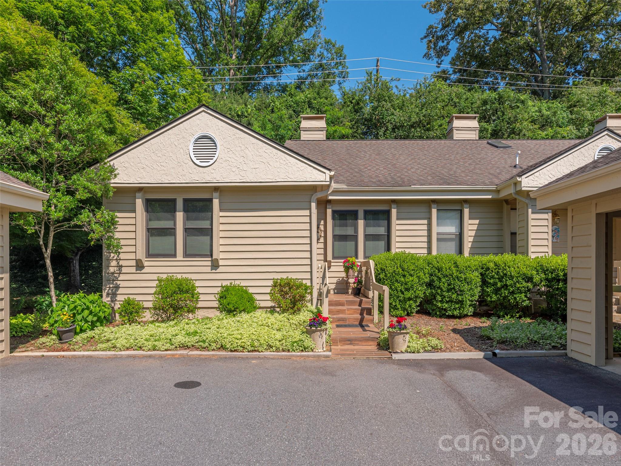 3201 Saint Augustine Place — Asheville