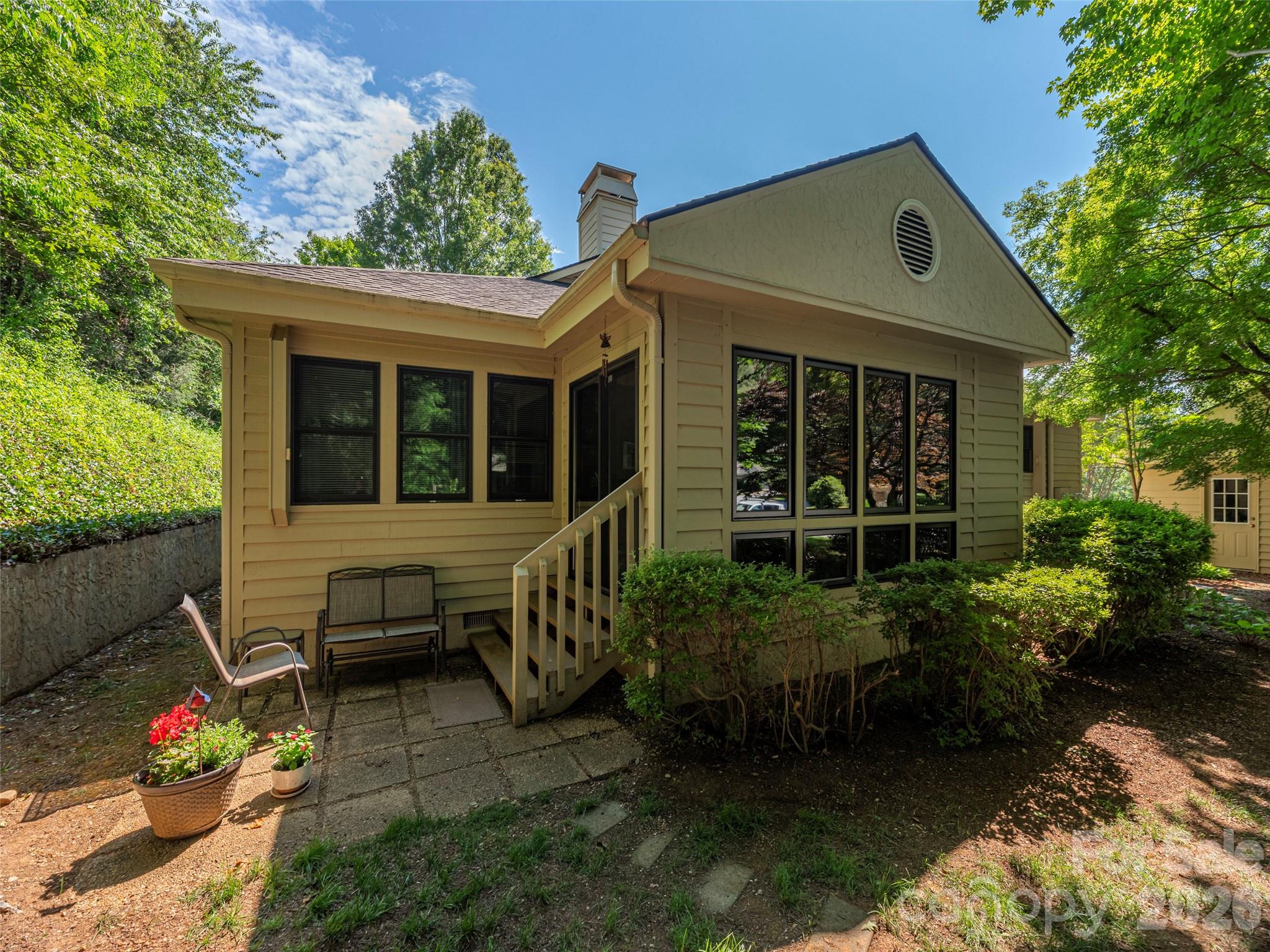 3201 Saint Augustine Place — Asheville