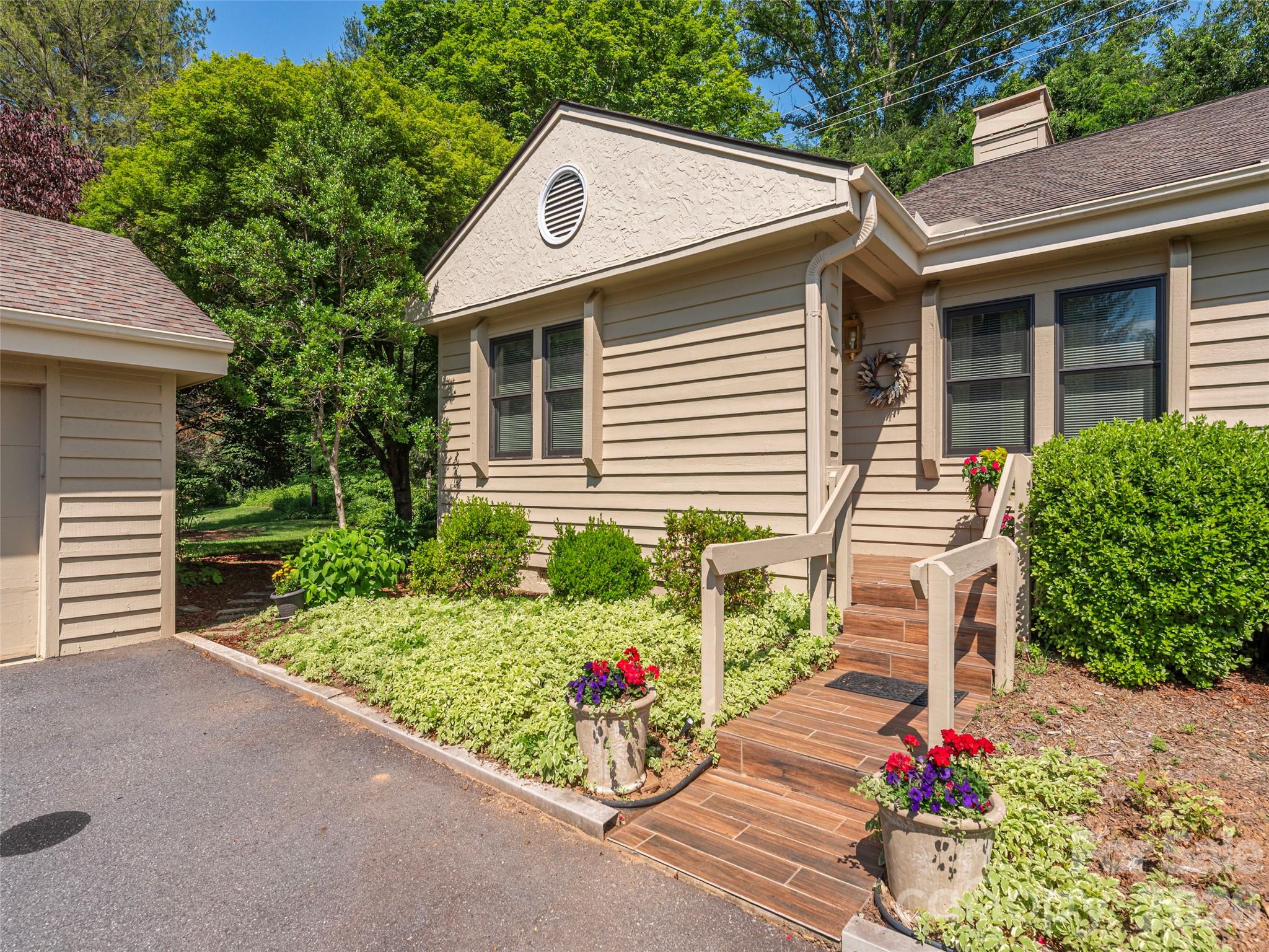 3201 Saint Augustine Place — Asheville
