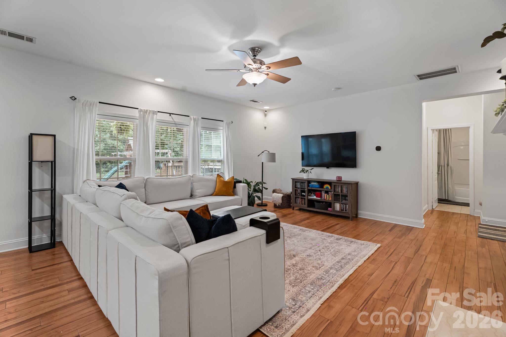 9509 Seamill Road — Charlotte