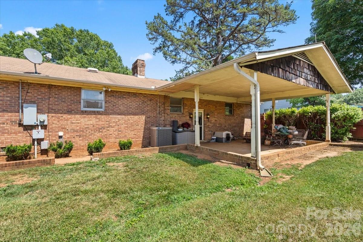 521 W Stokes Street — China Grove