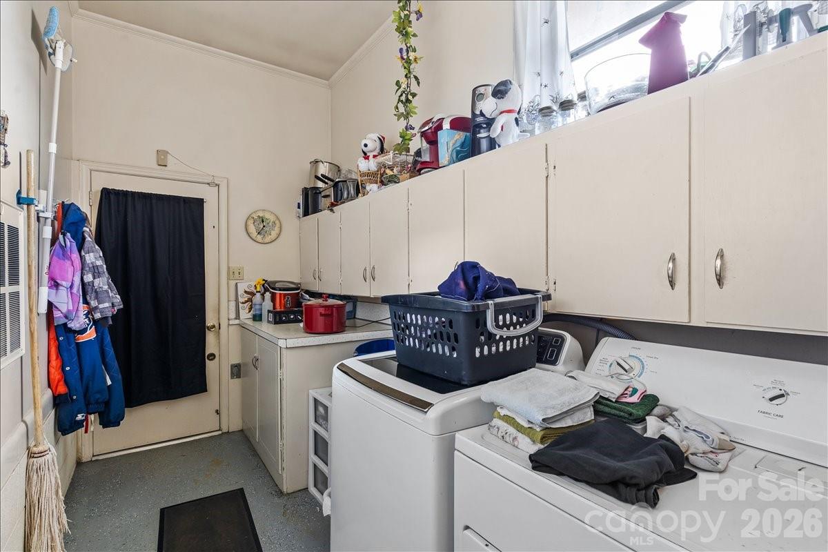 521 W Stokes Street — China Grove