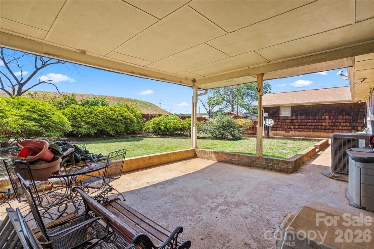 521 W Stokes Street — China Grove
