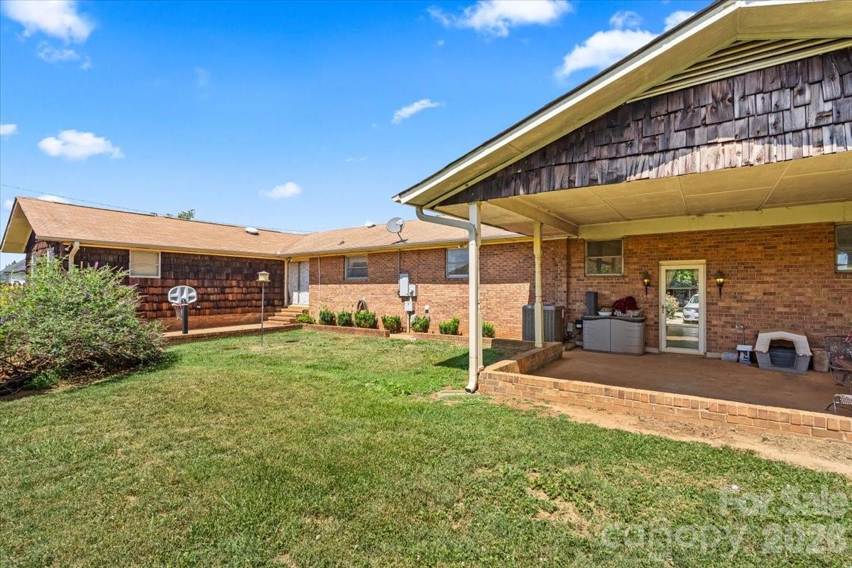 521 W Stokes Street — China Grove