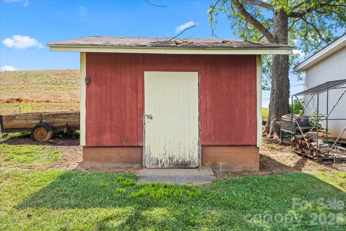 521 W Stokes Street — China Grove