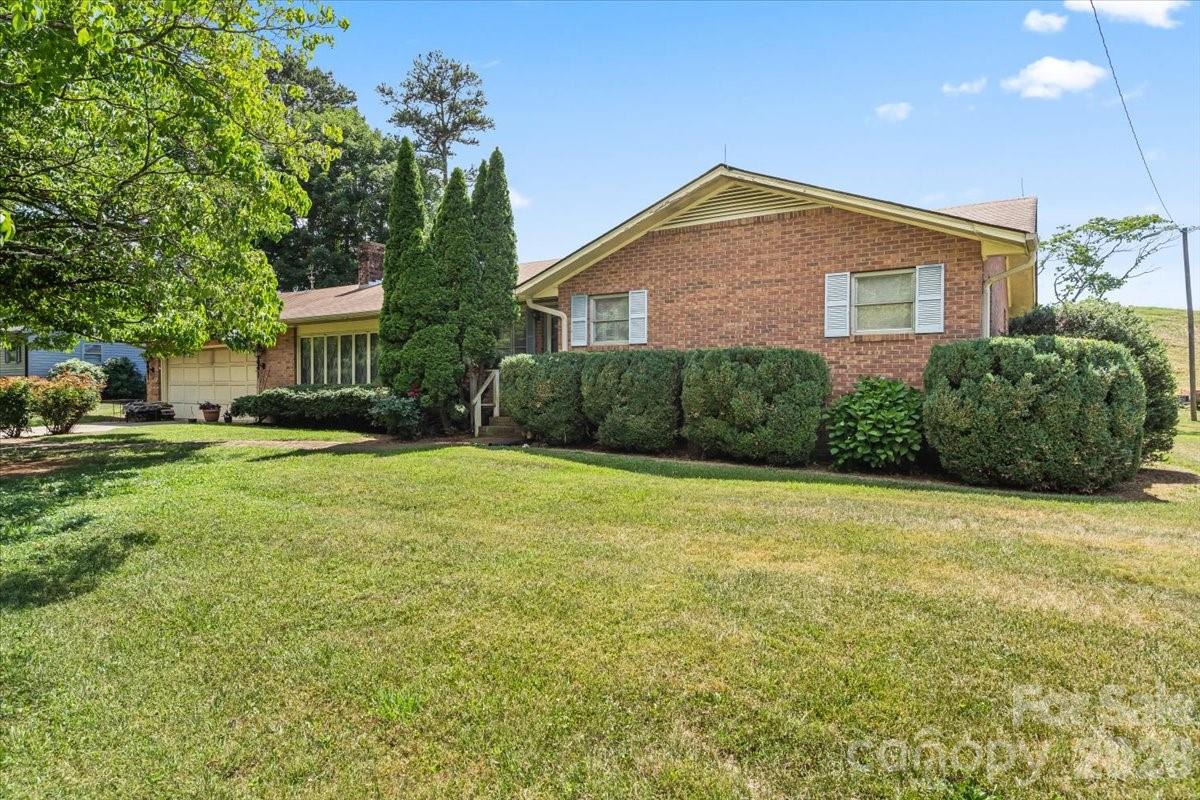 521 W Stokes Street — China Grove