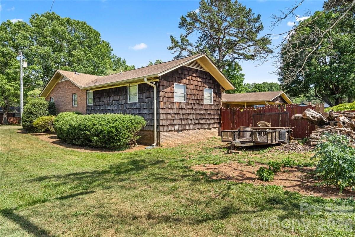 521 W Stokes Street — China Grove
