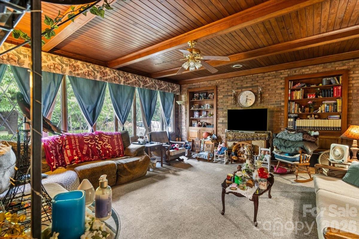 521 W Stokes Street — China Grove