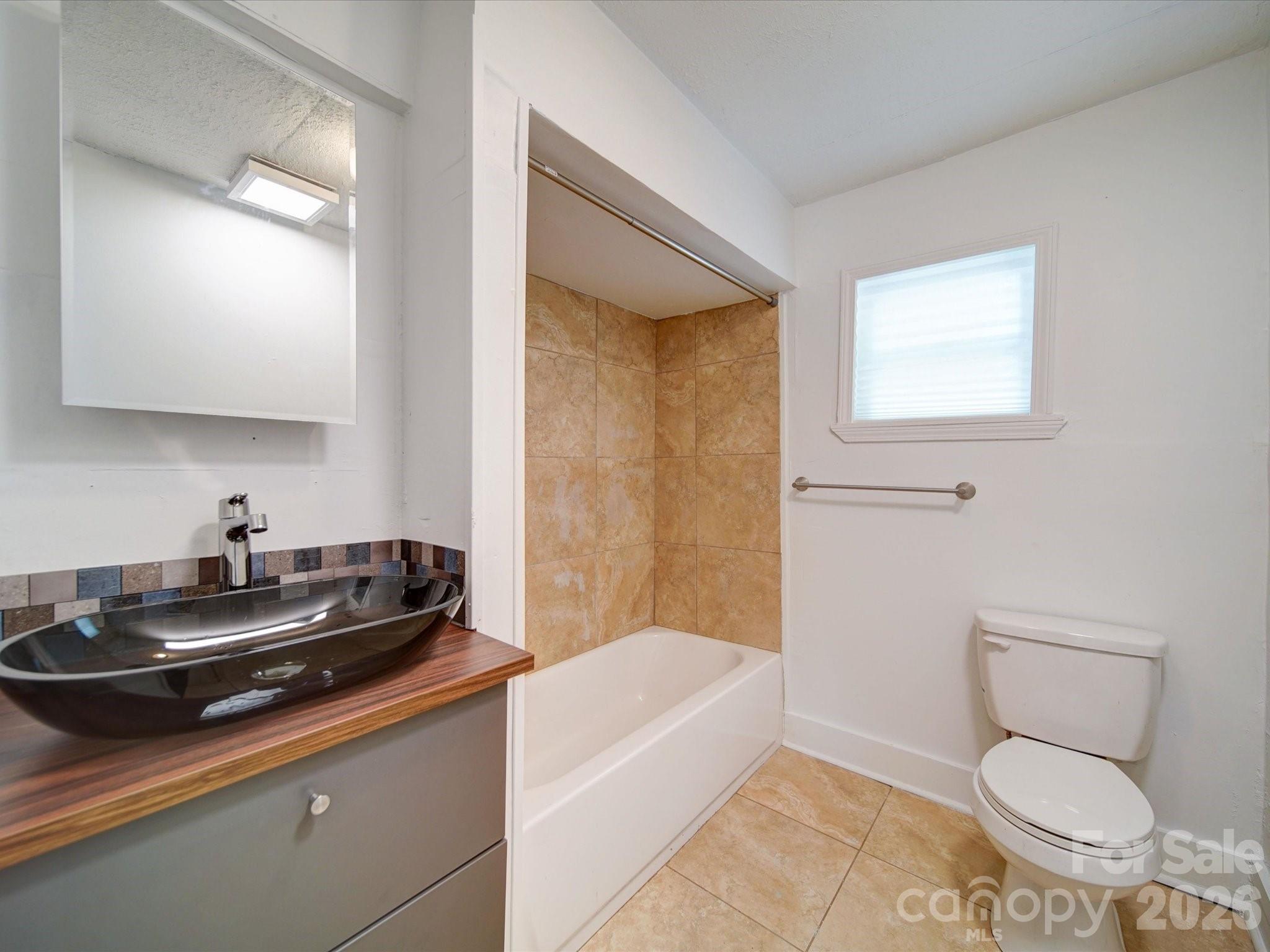 2300 Kennesaw Drive — Charlotte