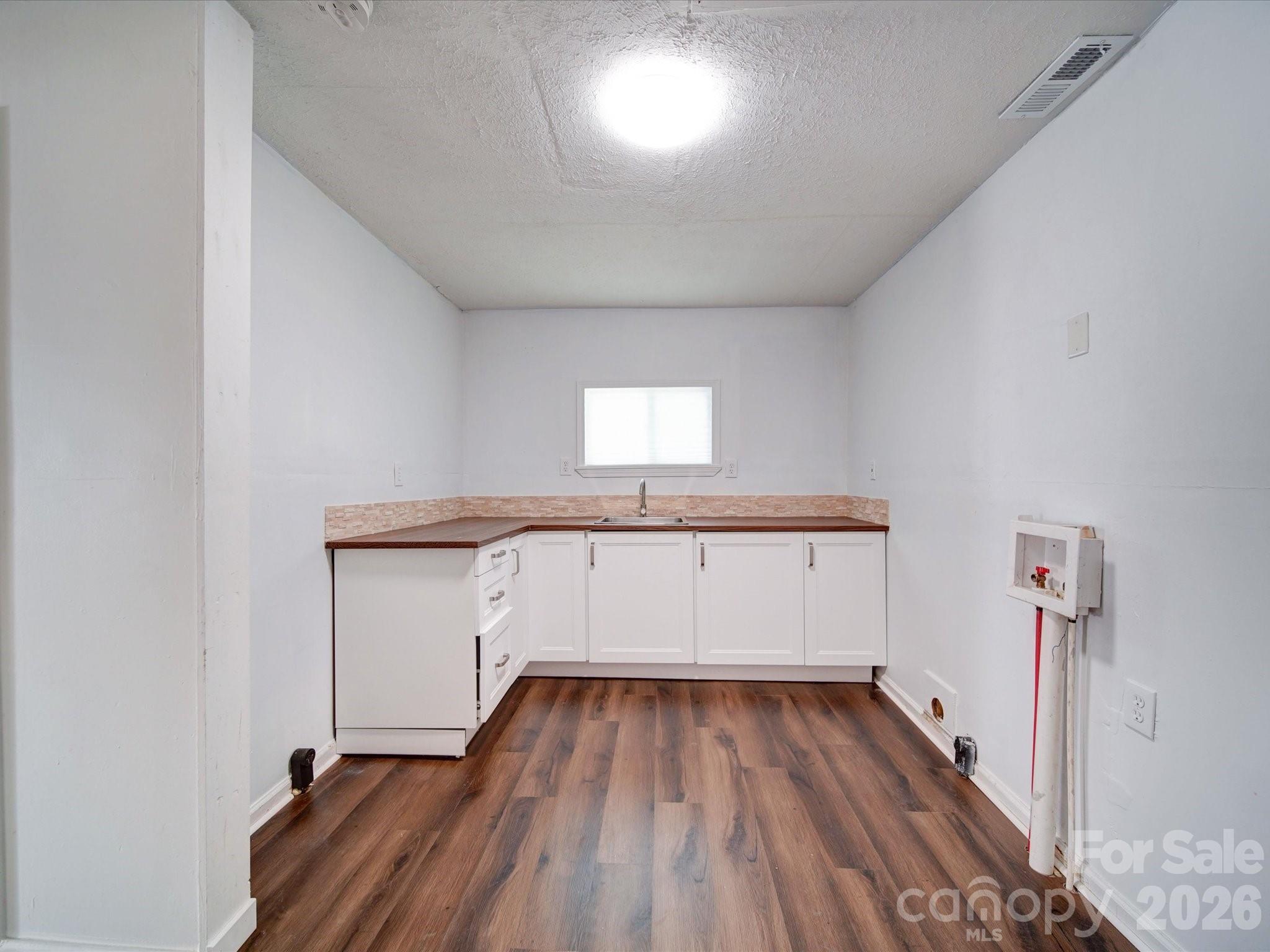 2300 Kennesaw Drive — Charlotte