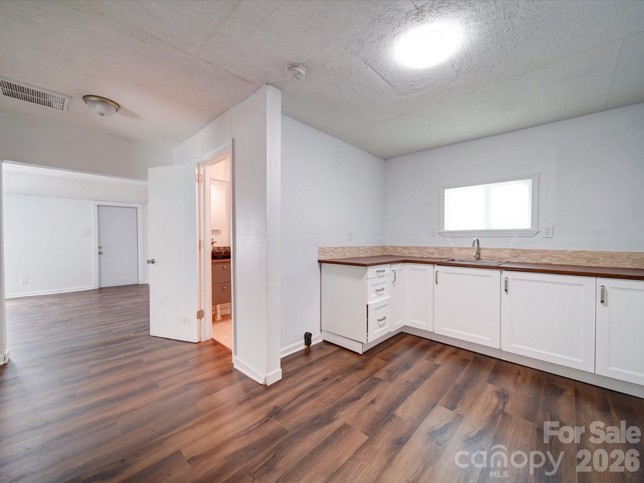 2300 Kennesaw Drive — Charlotte
